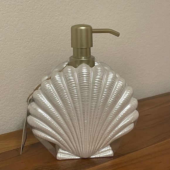Pearl Sea Shell Soap Dispenser NWT - Picture 3 of 3